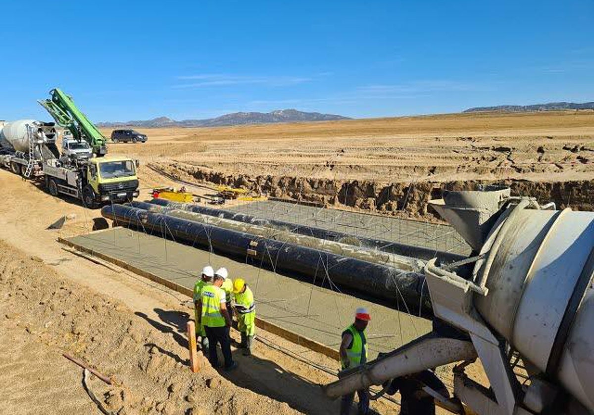 Obras del regadío de Monterrubio de la Serena, que comenzaron en 2020 y tuvieron un parón. Deben estar terminadas en este año.