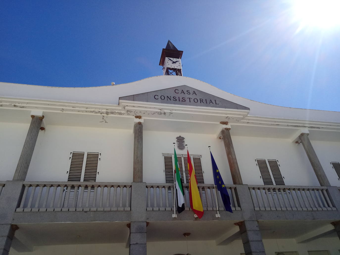 Portada de la Ayuntamiento de Alconchel.