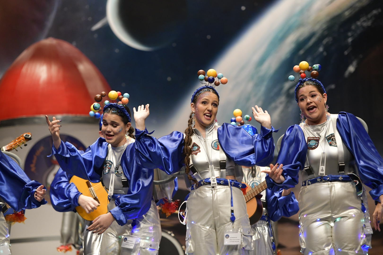 Los Mini Folk conquistan su espacio como astronautas