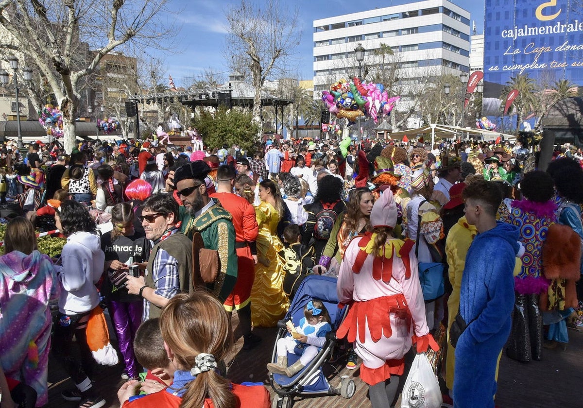 Ambiente de San Francisco el sábado de Carnaval en Badajoz del año 2023.