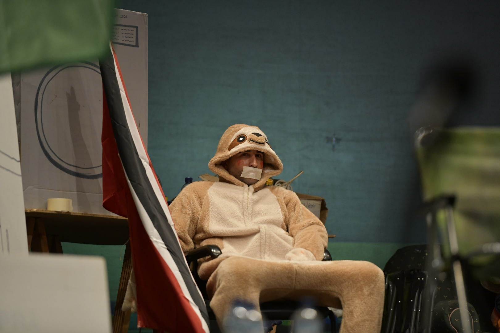 A Contragolpe son vagos. Geniales repitiendo música de la presentación del año pasado, con la silla a cuestas y con el escenario hecho a medias.