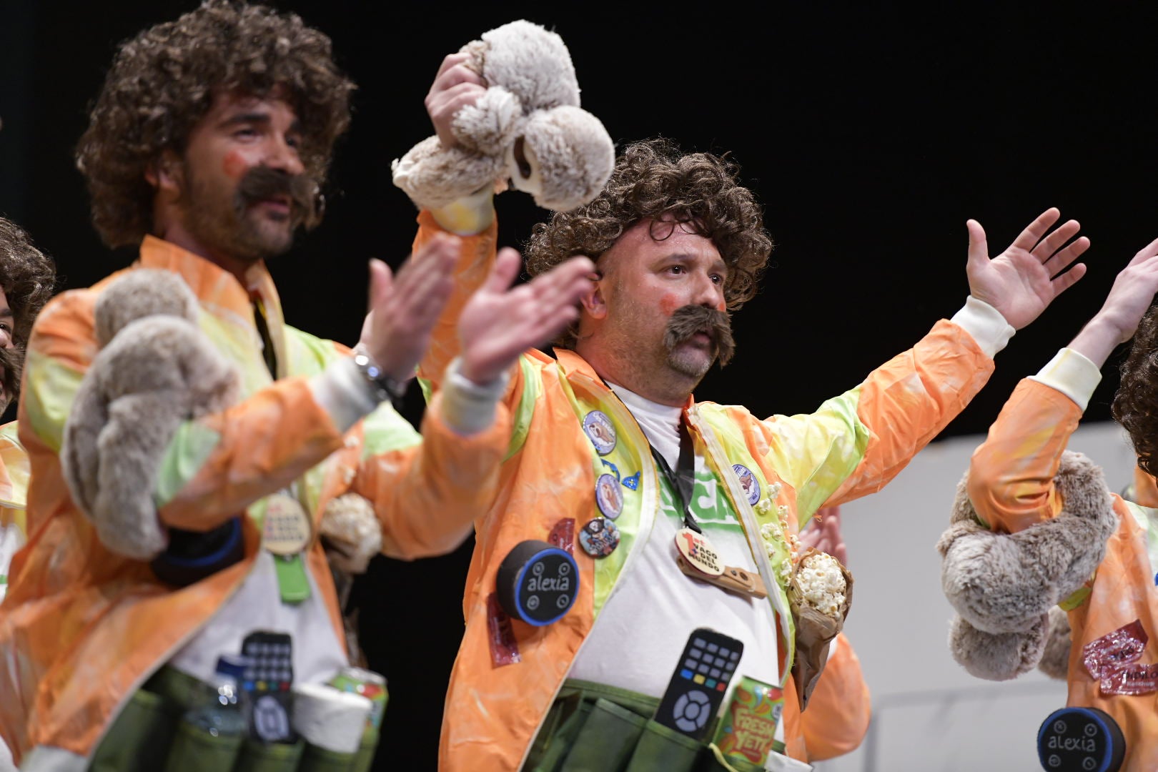 A Contragolpe son vagos. Geniales repitiendo música de la presentación del año pasado, con la silla a cuestas y con el escenario hecho a medias.