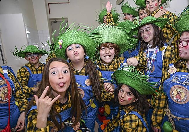 Foto: Murga 'Son los más del pueblo' del colegio Enrique Iglesias.