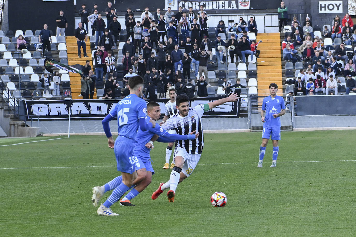 El partido entre el Badajoz y el Illescas, en imágenes