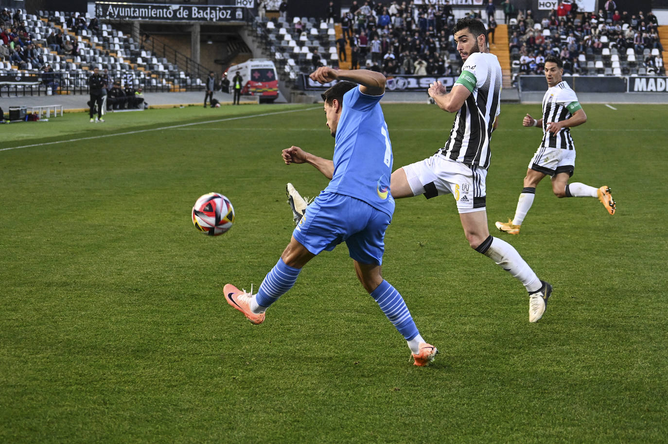 El partido entre el Badajoz y el Illescas, en imágenes