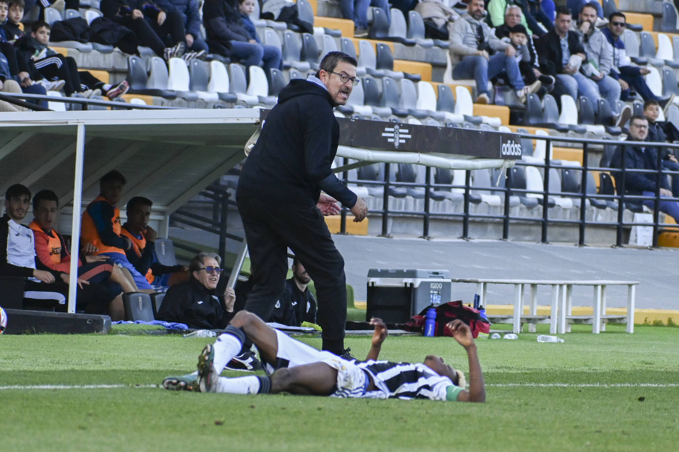 El partido entre el Badajoz y el Illescas, en imágenes