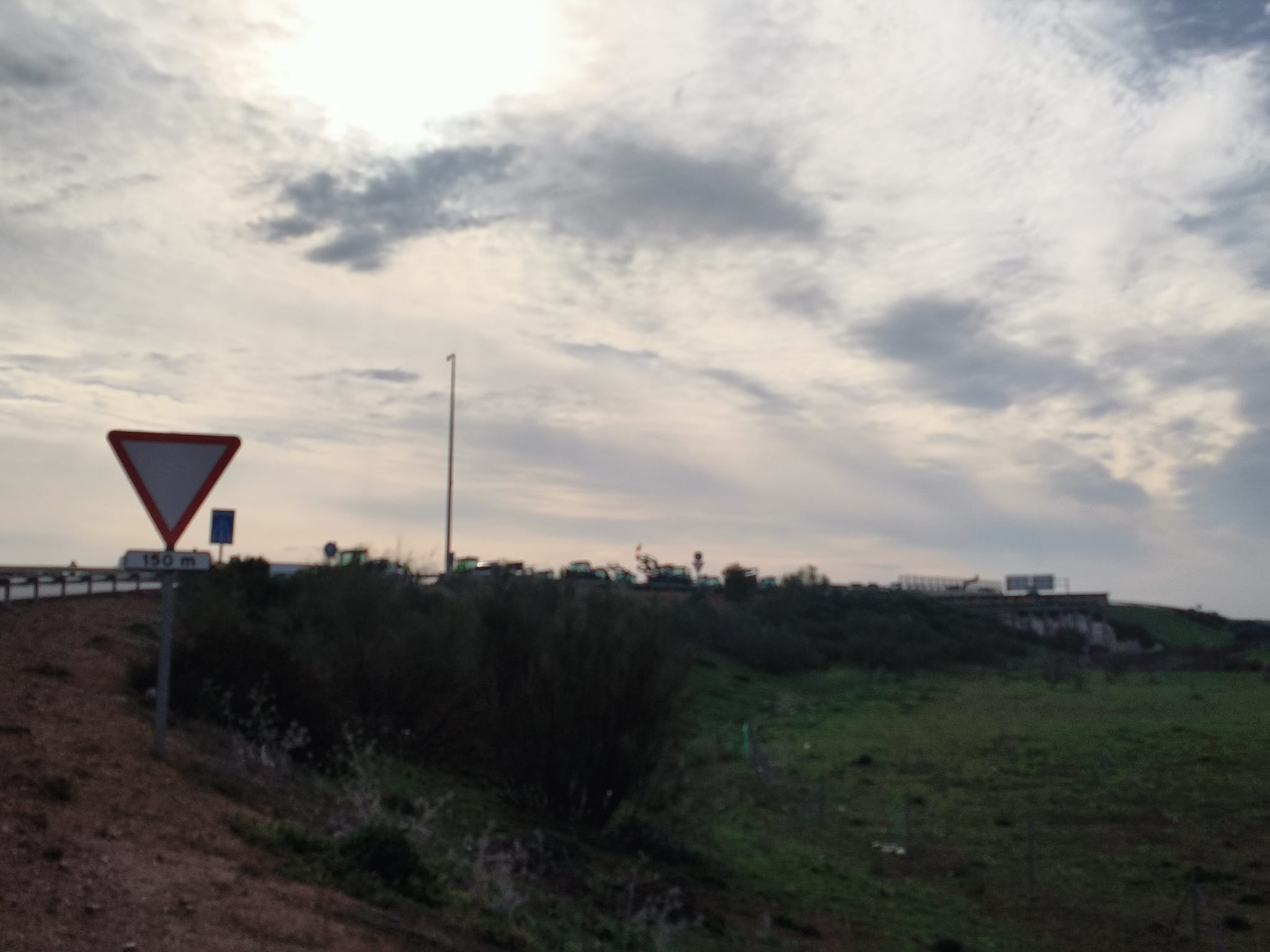 Corte de la A-66 con tractores, a la altura de Almendralejo. 