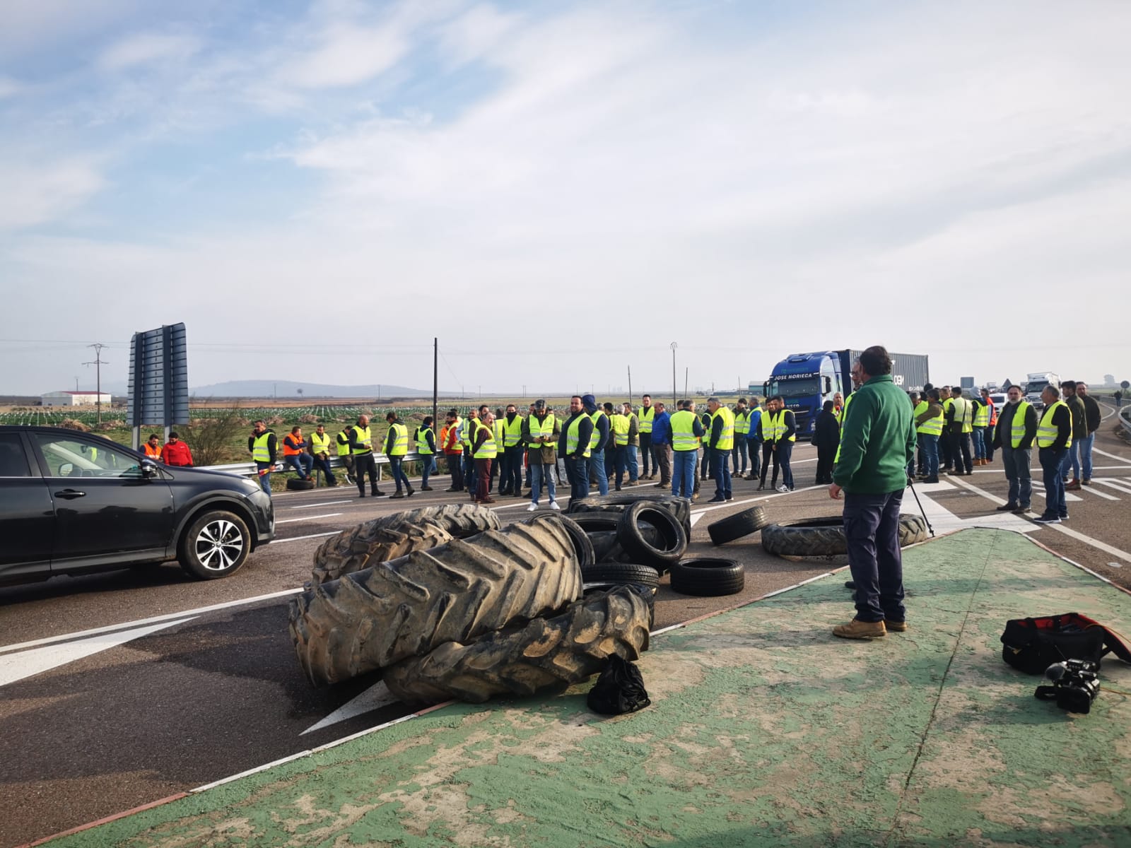 Retenciones de unos 10 kilómetros en el cruce de Santa Amalia de la N-430