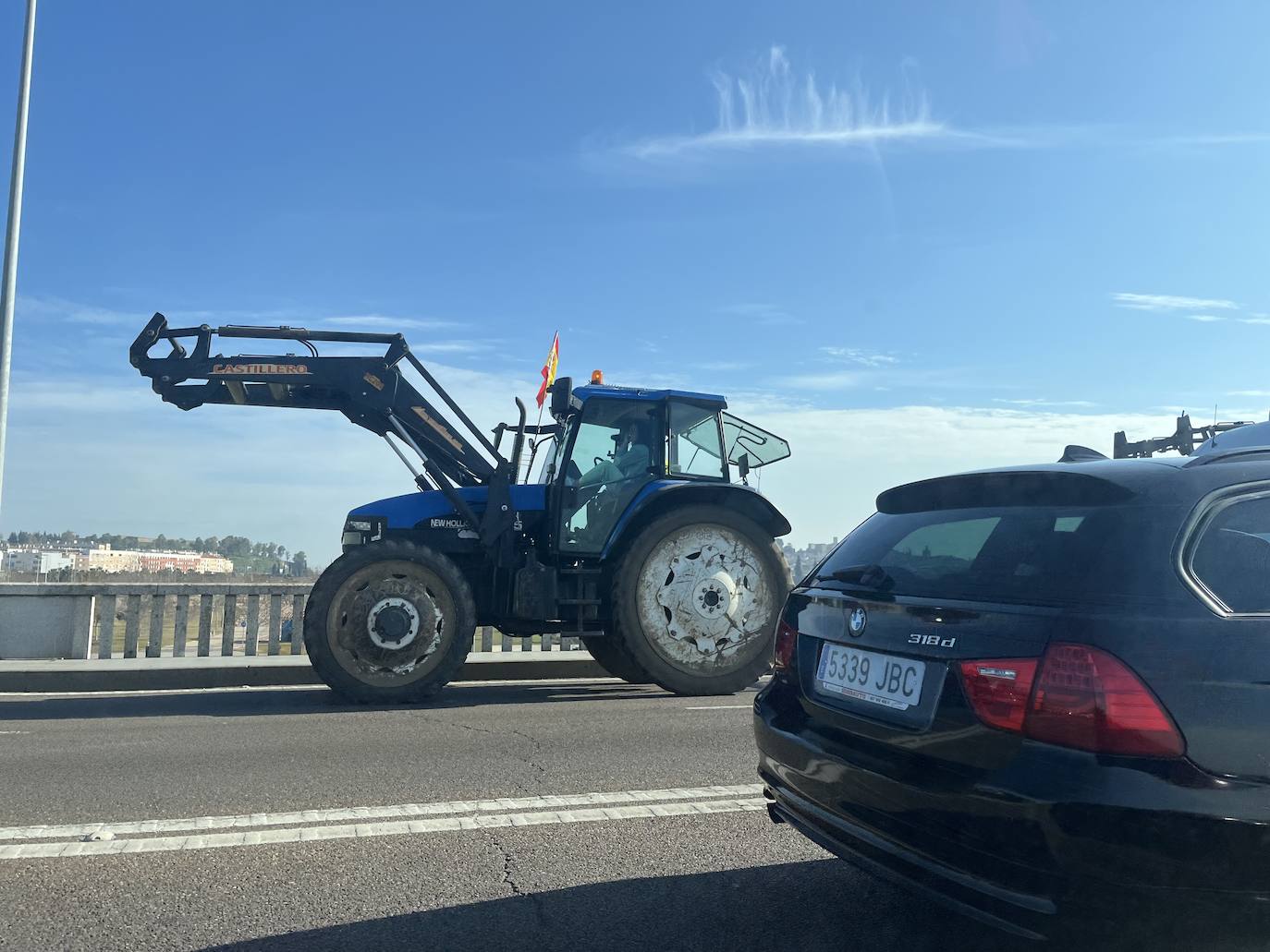 Tractores circulando por el centro de Badajoz