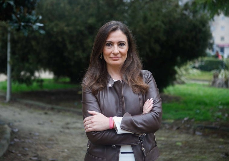 Lara Garlito, en el parque sito junto a la sede del PSOE de Cáceres.