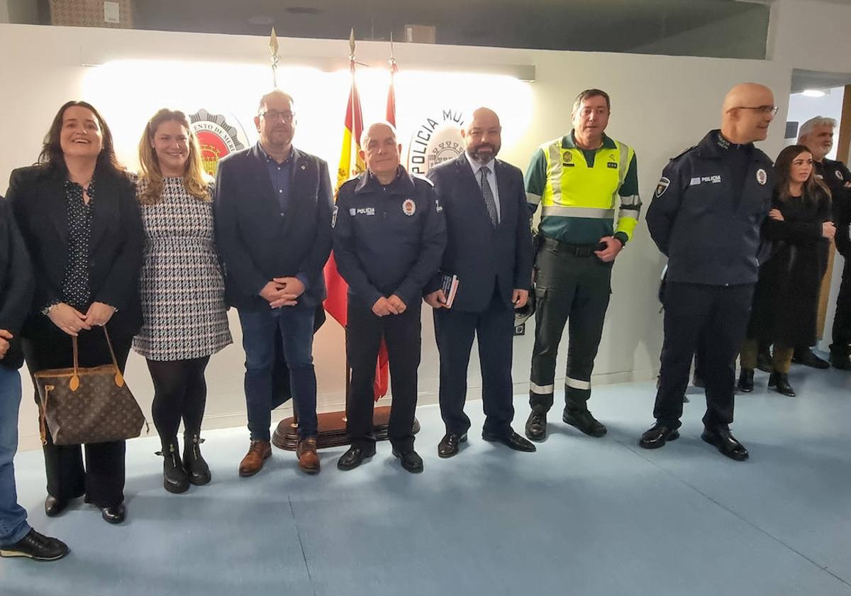 El subinspector de la Policía Local, Miguel Ángel Paredes Porro, en el centro.