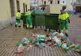 Equipo de limpieza en Carnaval.