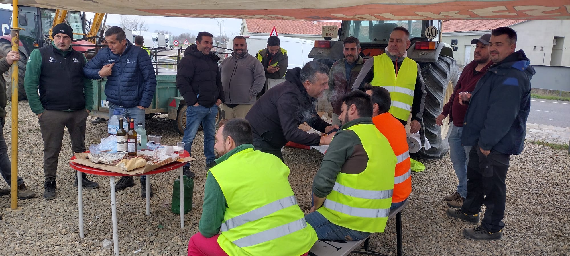 La protesta en Moraleja ha cortado la Ex-109 y la EX-A1