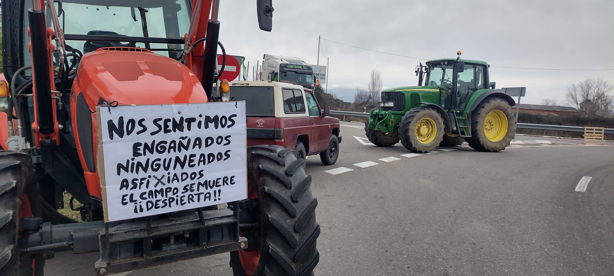 La protesta en Moraleja ha cortado la Ex-109 y la EX-A1