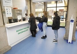 Pacientes del centro de salud Zona Centro de Cáceres esperando a ser atendidos.