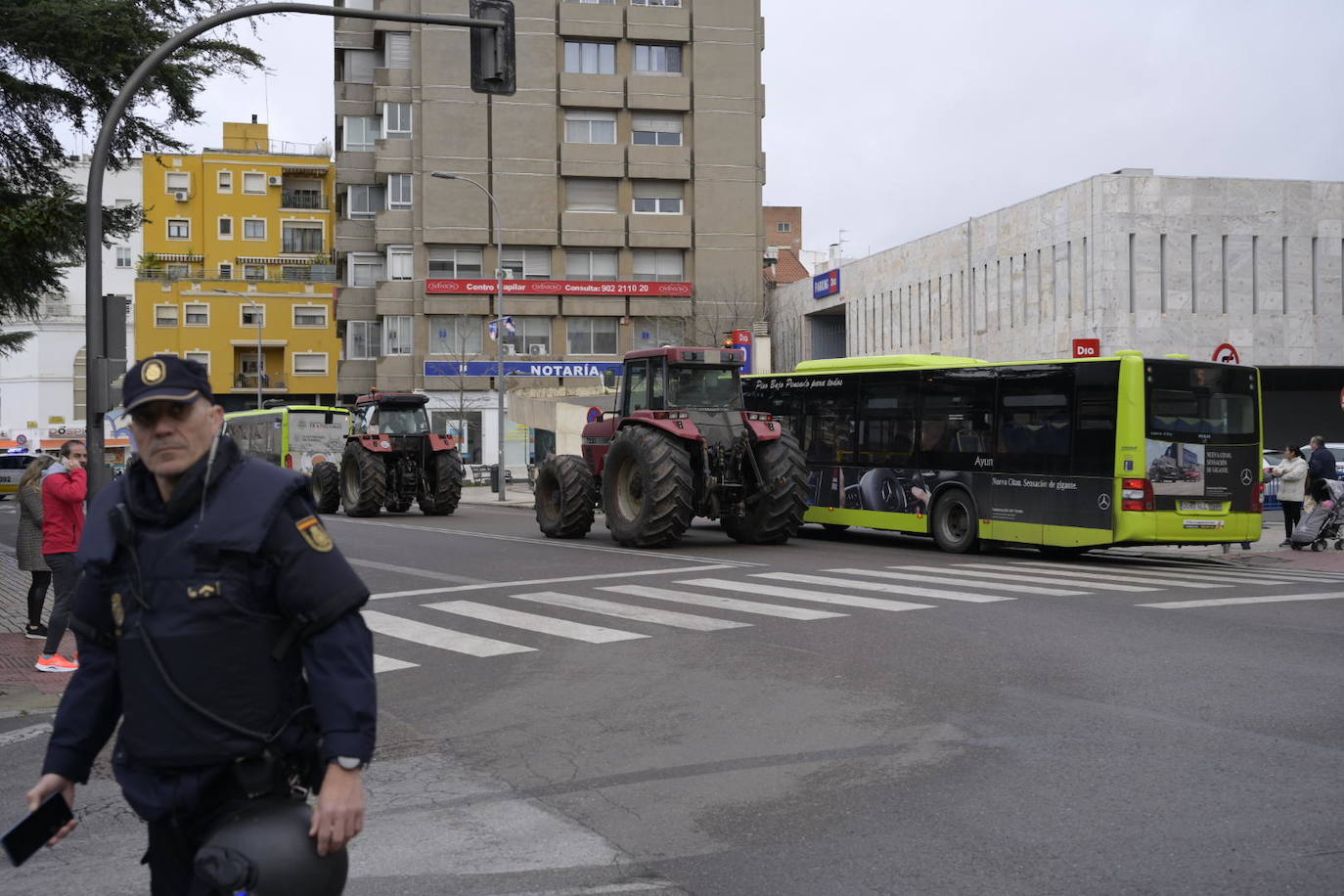 Fotos | Protesta de los agricultores este viernes en Badajoz