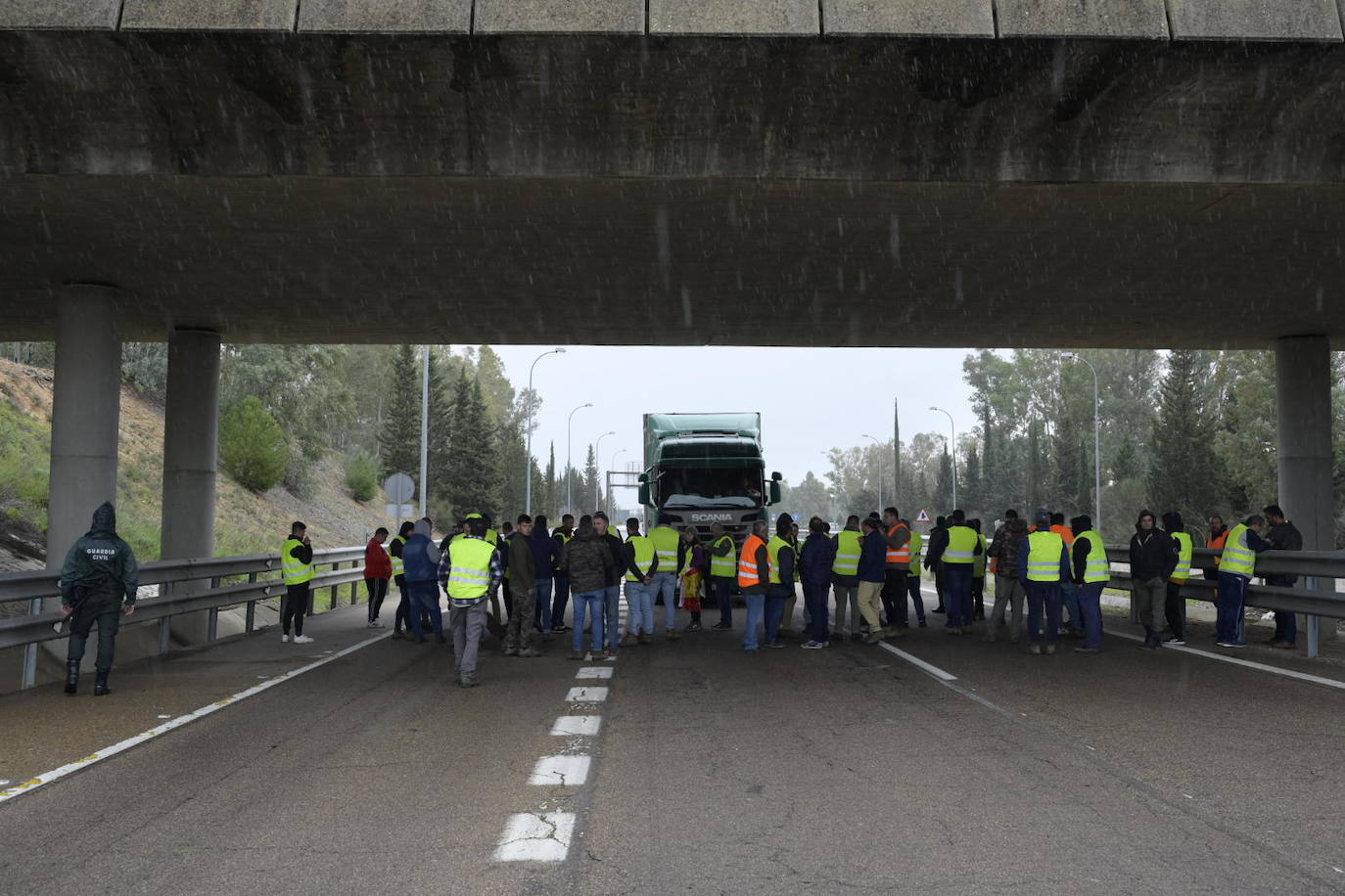 Fotos | Protesta de los agricultores este viernes en Badajoz