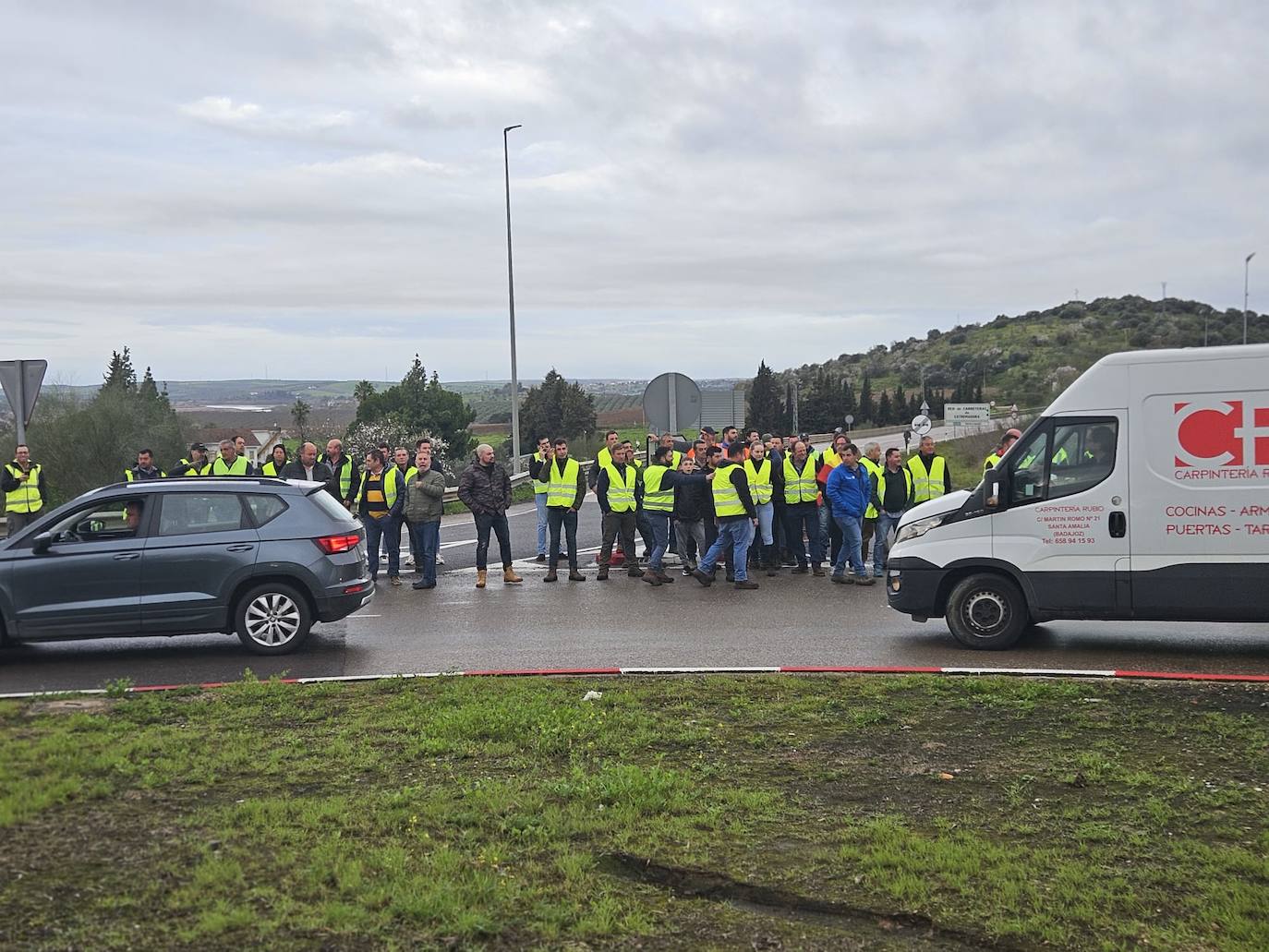 Manifestantes en el cruce de Carija, en Mérida.