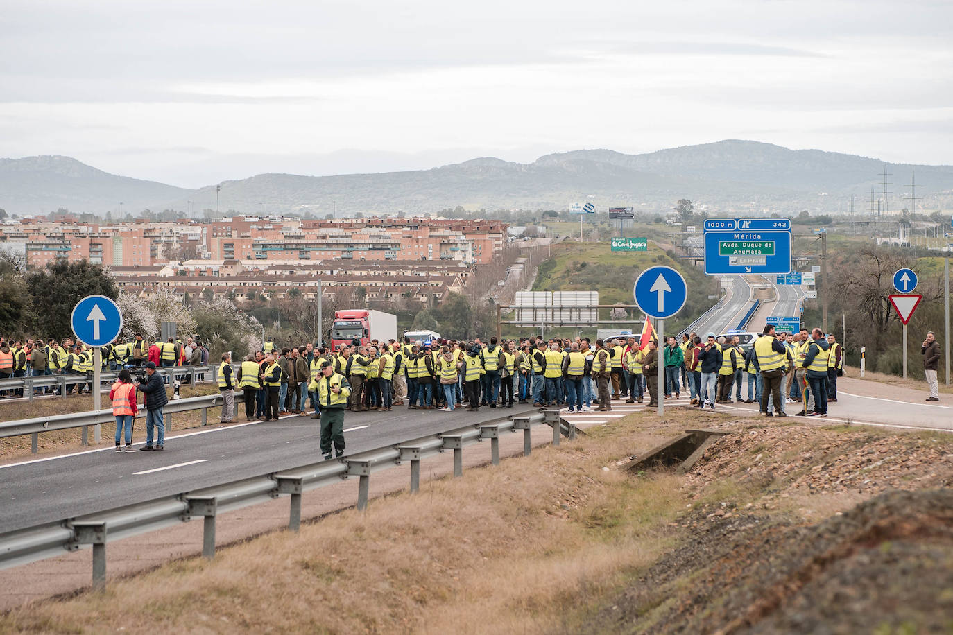 Retenciones en la A-5, a la altura de Mérida, por el corte de vía en Carija.