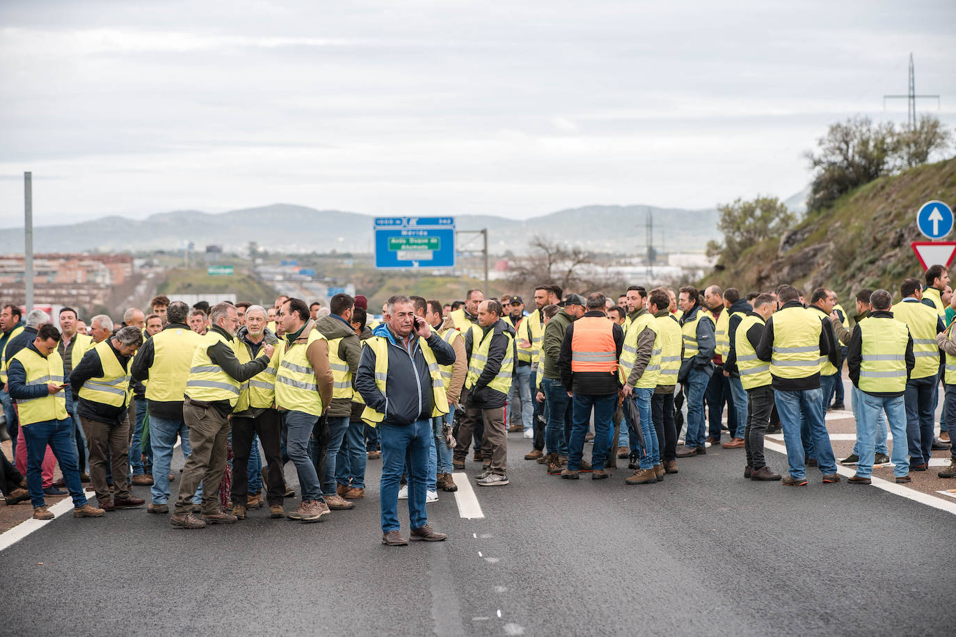 Retenciones en la A-5, a la altura de Mérida, por el corte de vía en Carija.