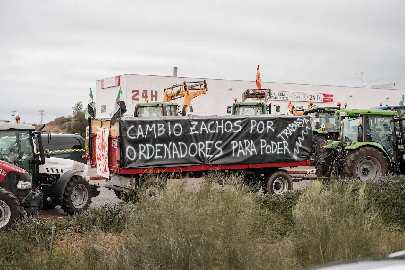 Retenciones en la A-5, a la altura de Mérida, por el corte de vía en Carija.