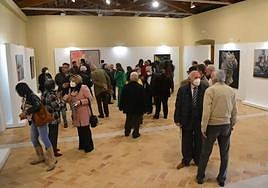 Fotografía de archivo de la inauguración de la exposición del premio Eugenio Hermoso de 2022.