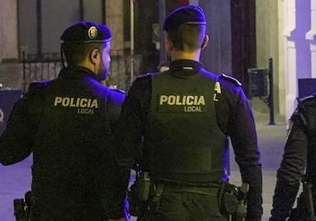 Imagen de archivo de policías locales en Badajoz.