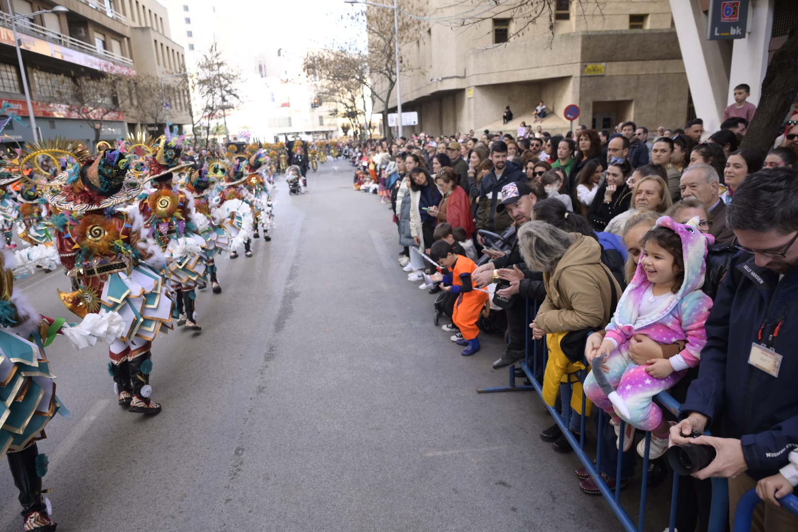 Las mejores imágenes del colorido desfile infantil del Carnaval de Badajoz 2024 (I)