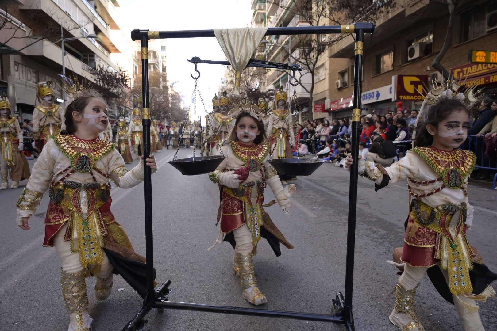 Las mejores imágenes del colorido desfile infantil del Carnaval de Badajoz 2024 (I)