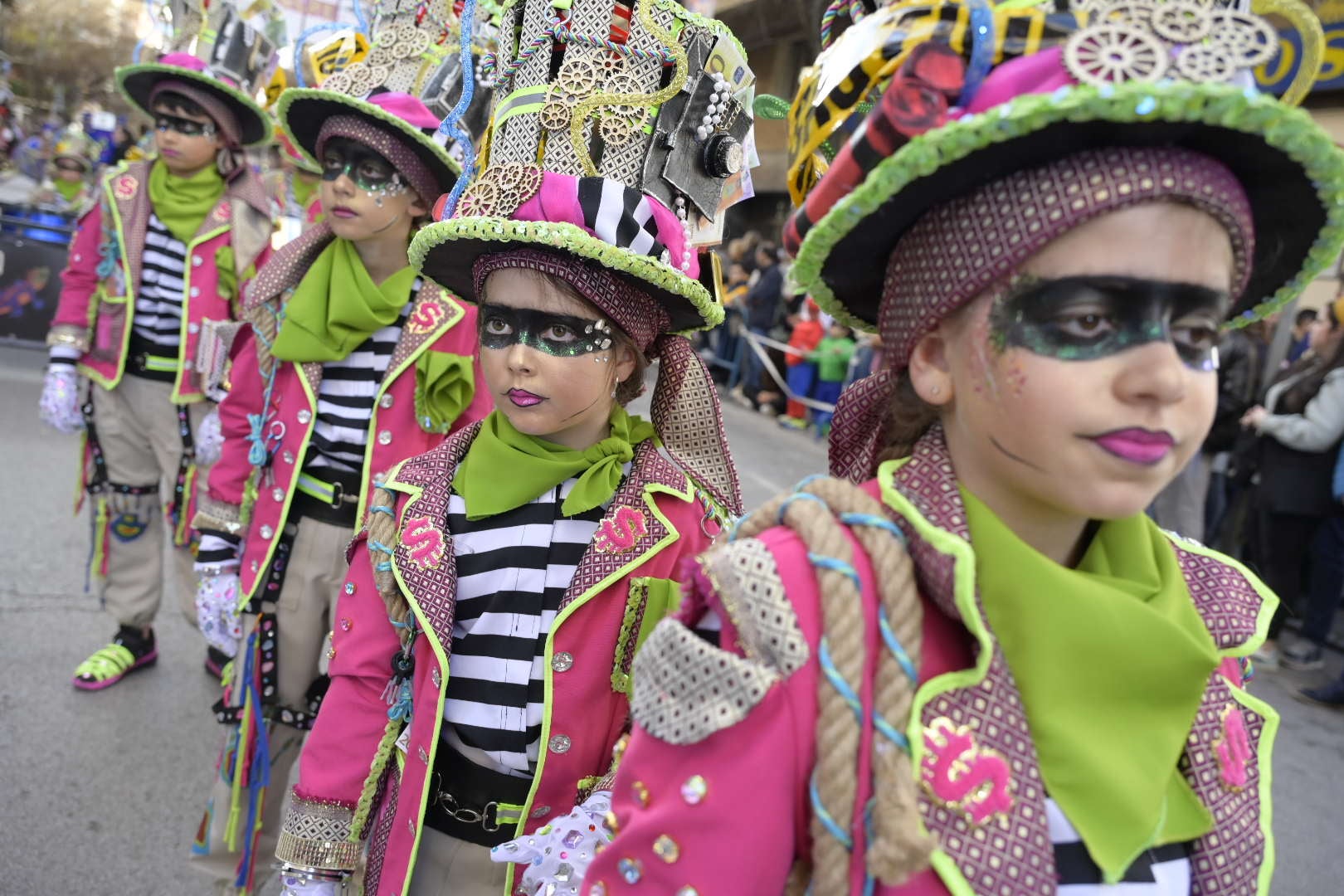 Las mejores imágenes del colorido desfile infantil del Carnaval de Badajoz 2024 (II)