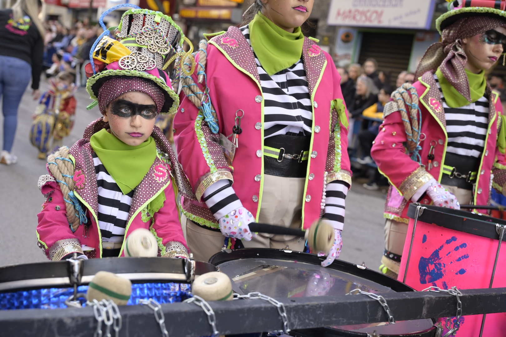 Las mejores imágenes del colorido desfile infantil del Carnaval de Badajoz 2024 (II)