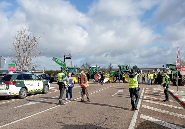 Abiertas ya todas las carreteras extremeñas cerradas por las protestas