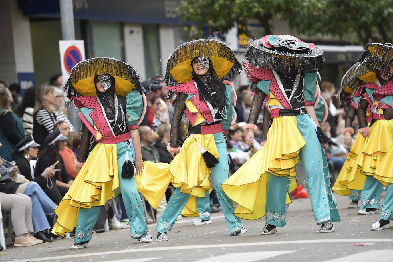 Las mejores imágenes del gran desfile de comparsas del Carnaval de Badajoz II