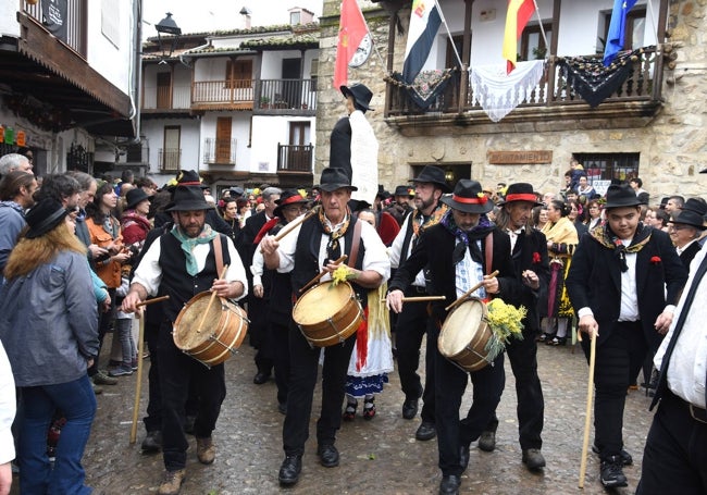 Los tambores suenan durante toda la celebración del Pero Palo.