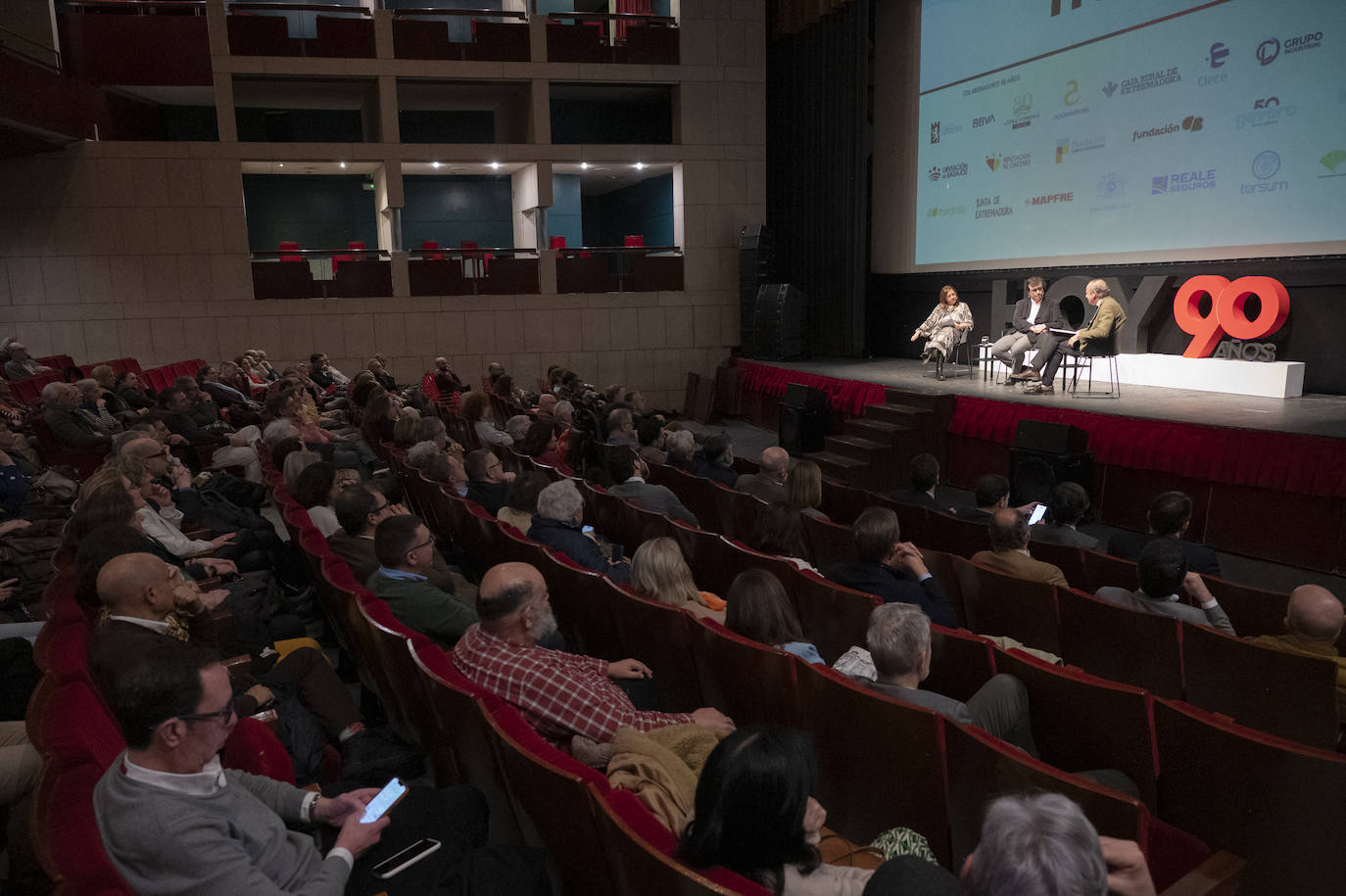 Javier Cercas protaginiza el acto del 90 aniversario de HOY