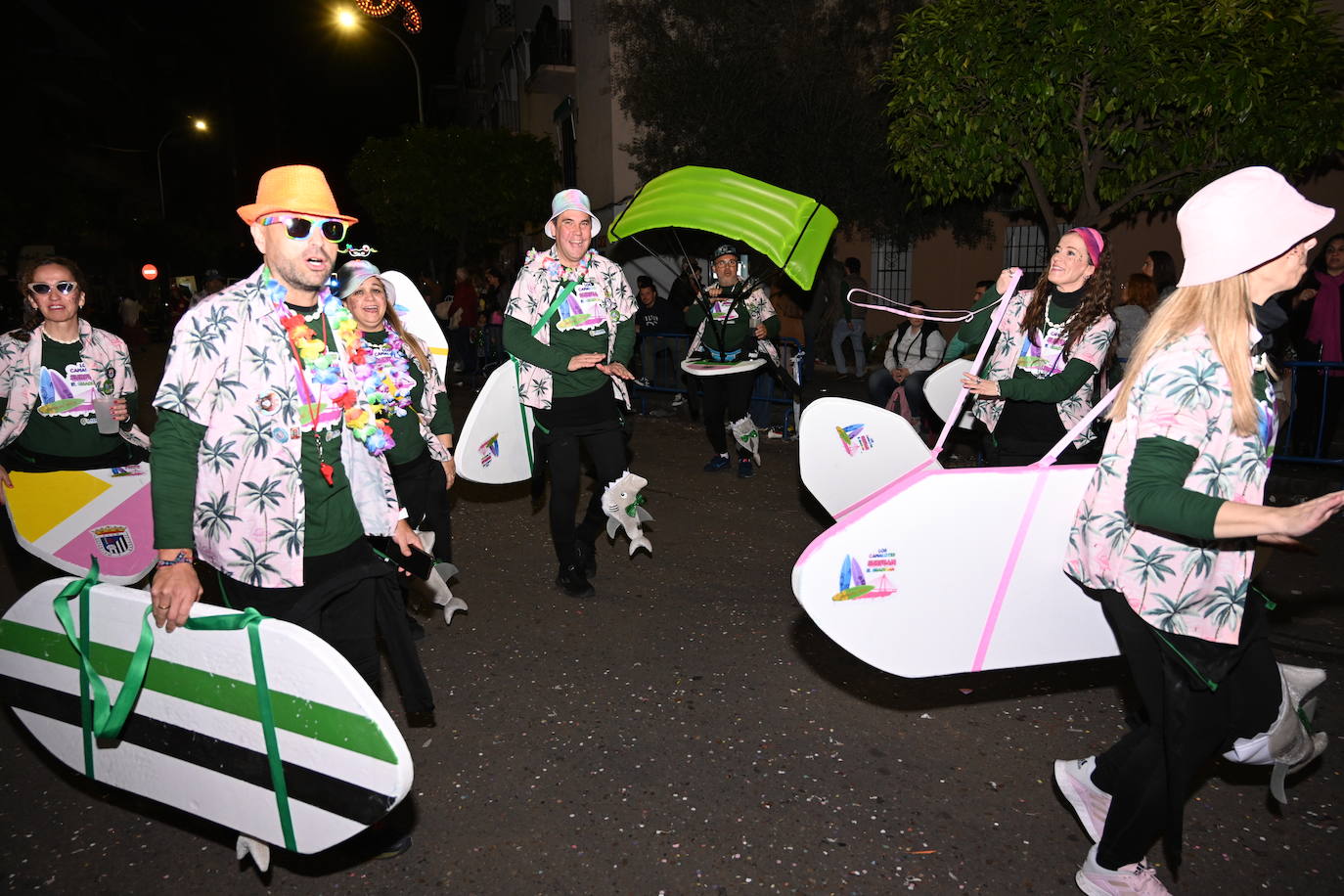 Las mejores imágenes de los grupos participantes en el desfile del Carnaval de Badajoz