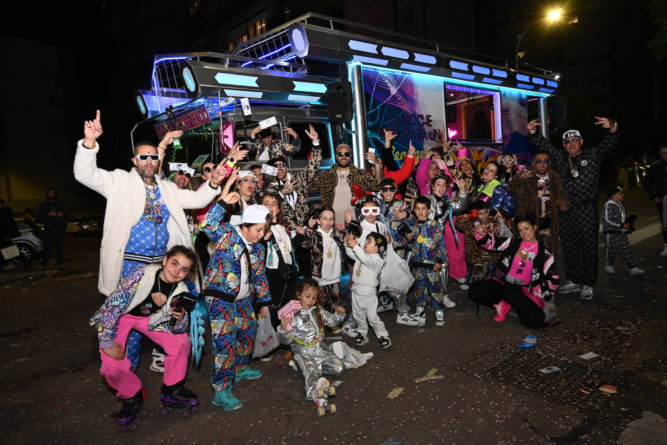 Las mejores imágenes de los grupos participantes en el desfile del Carnaval de Badajoz