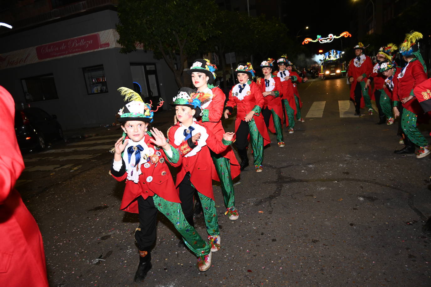 Las mejores imágenes de los grupos participantes en el desfile del Carnaval de Badajoz