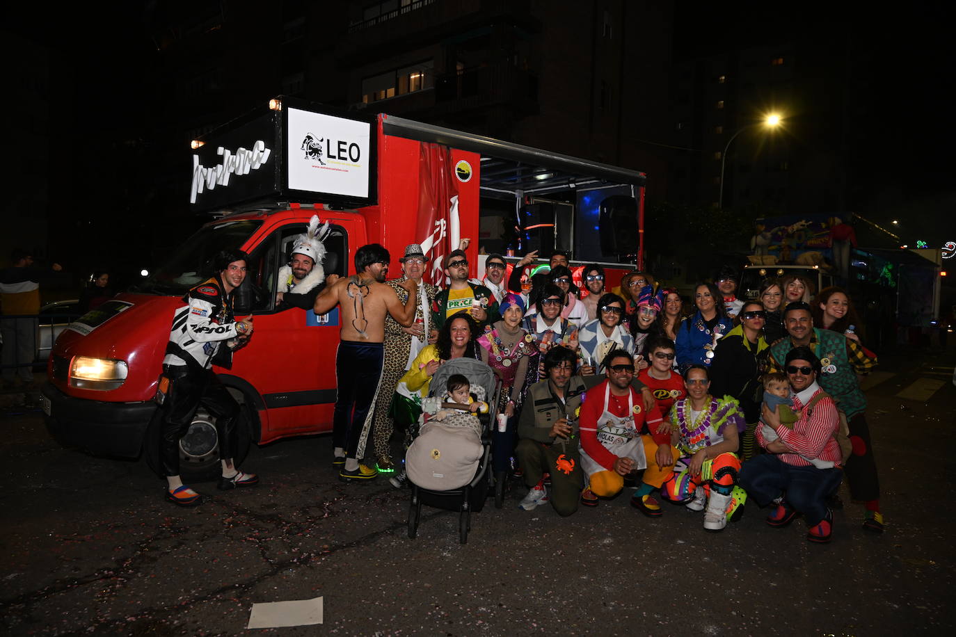 Las mejores imágenes de los grupos participantes en el desfile del Carnaval de Badajoz