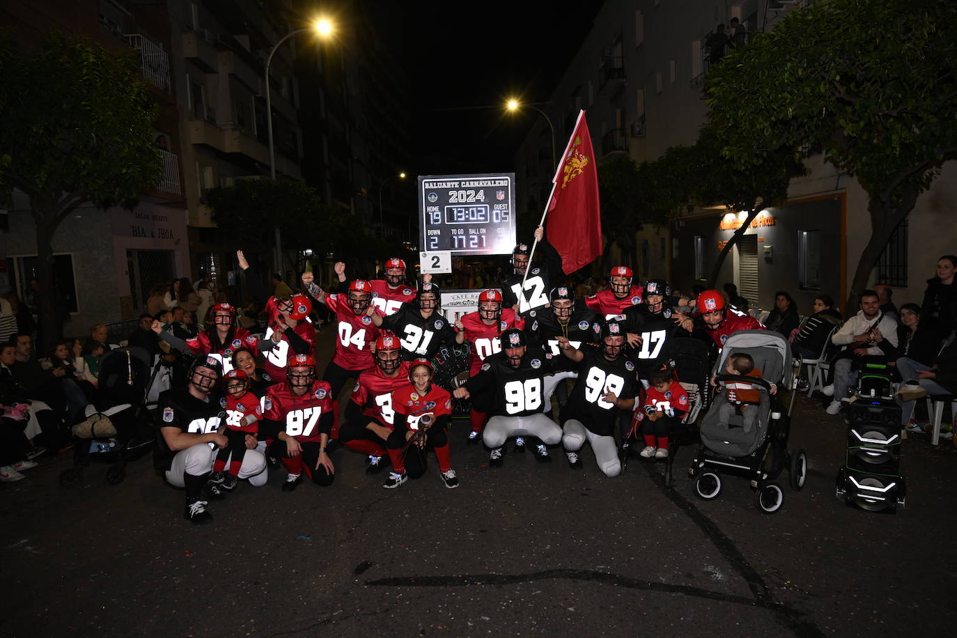Las mejores imágenes de los grupos participantes en el desfile del Carnaval de Badajoz