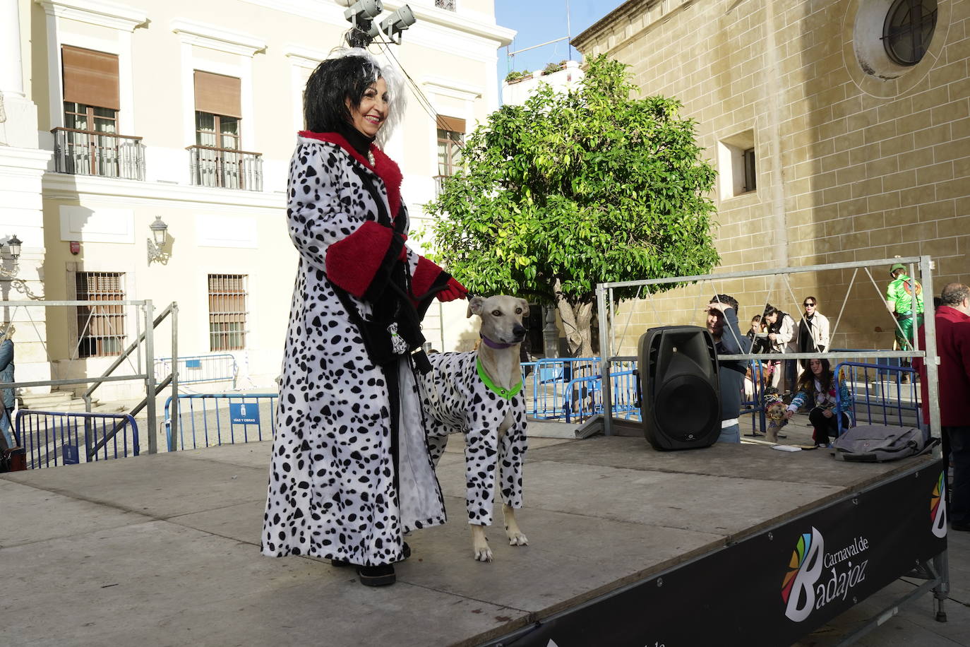 Las mejores imágenes del concurso de disfraces de mascotas del Carnaval de Badajoz