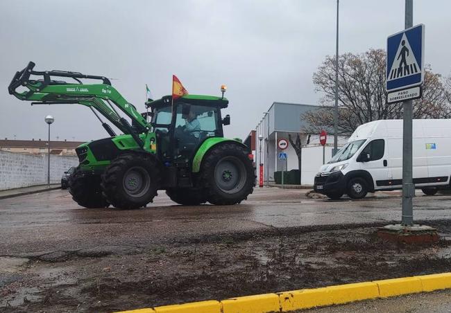 Marcha lenta de tractores este jueves en Guareña, en la EX-105.