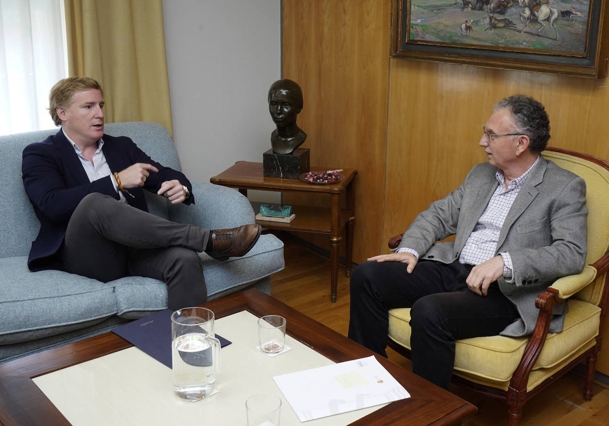 El alcalde, Ignacio Gragera, y el delegado del Gobierno, José Luis Quintana, reunidos este viernes.