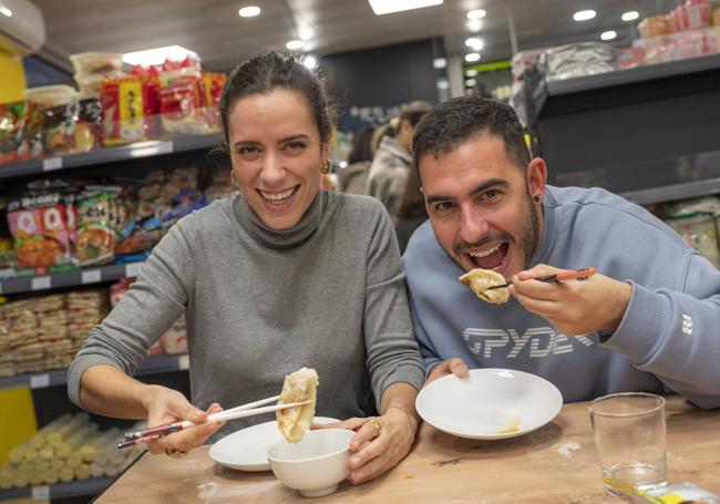 Sara y Javier, asistentes al curso.