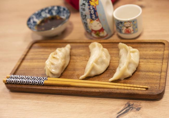 Jiaozi, también conocido como mandu, dumplings o gyoza.