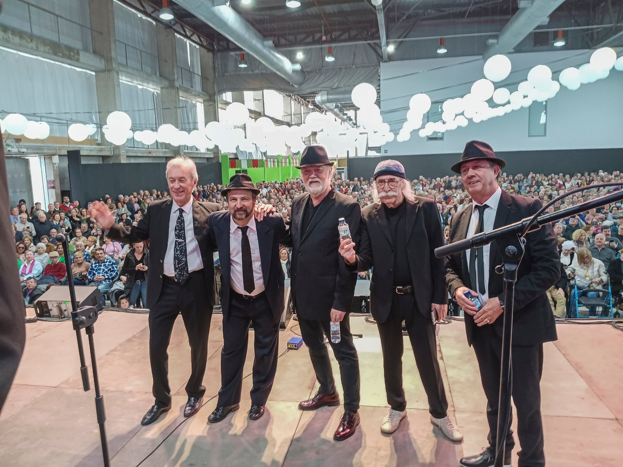 El concierto de Los Brincos en la Feria de los Mayores, en imágenes