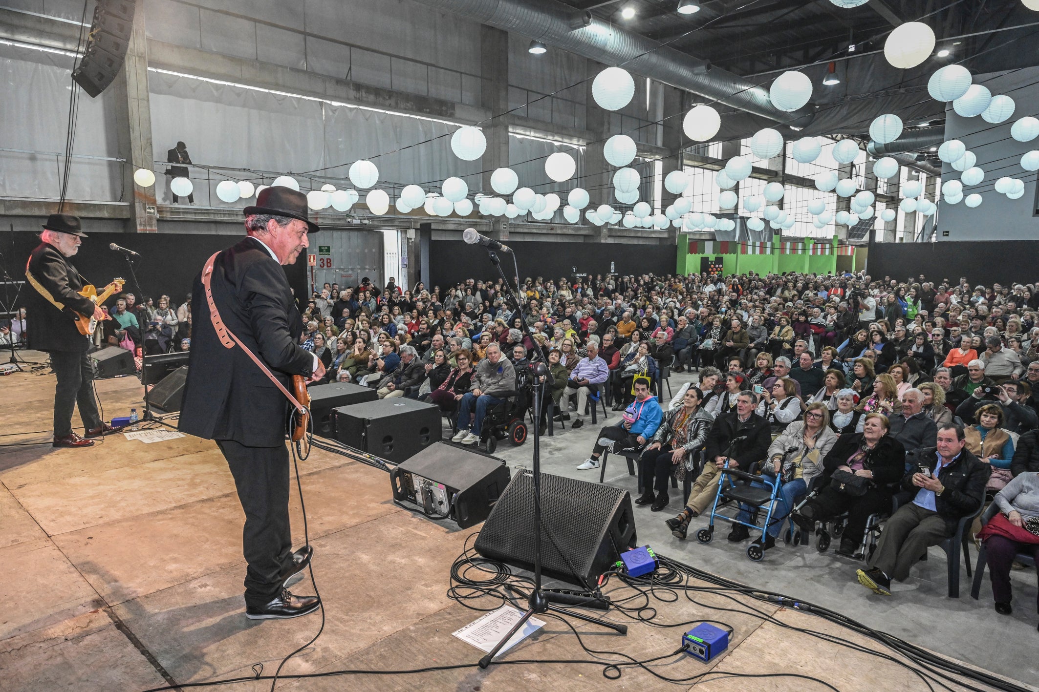 El concierto de Los Brincos en la Feria de los Mayores, en imágenes