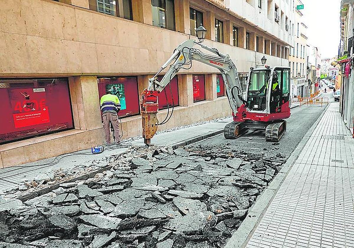 Arranca la obra que cortará tres meses la calle Zurbarán de Badajoz