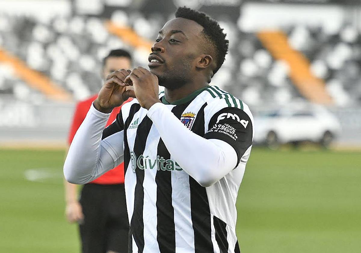 Imagen de archivo de Jannick Buyla celebrando un gol con el Badajoz.