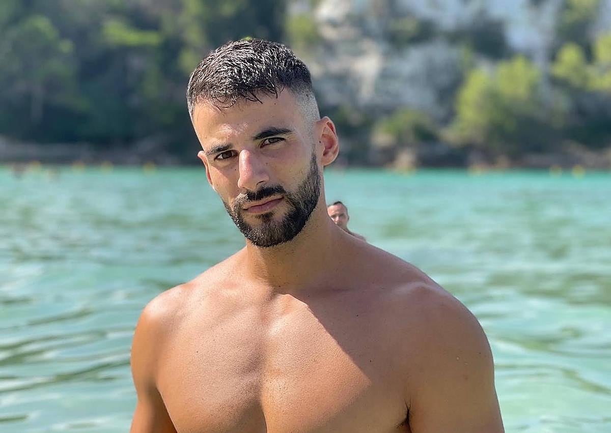 Imagen secundaria 1 - Jorge Nogales, el policía extremeño que cautivó con sus fotos al jurado del Míster Internacional